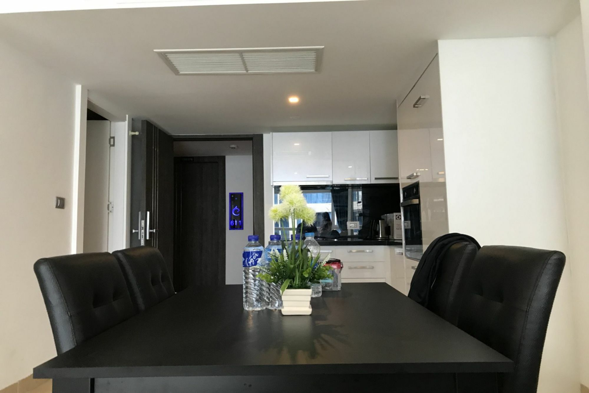 Uplus Avenue Residence Pattaya Buitenkant foto