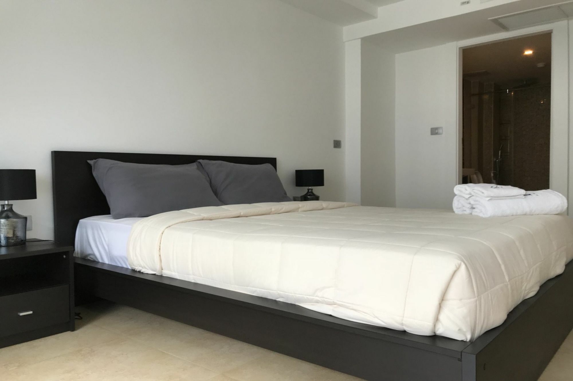 Uplus Avenue Residence Pattaya Buitenkant foto