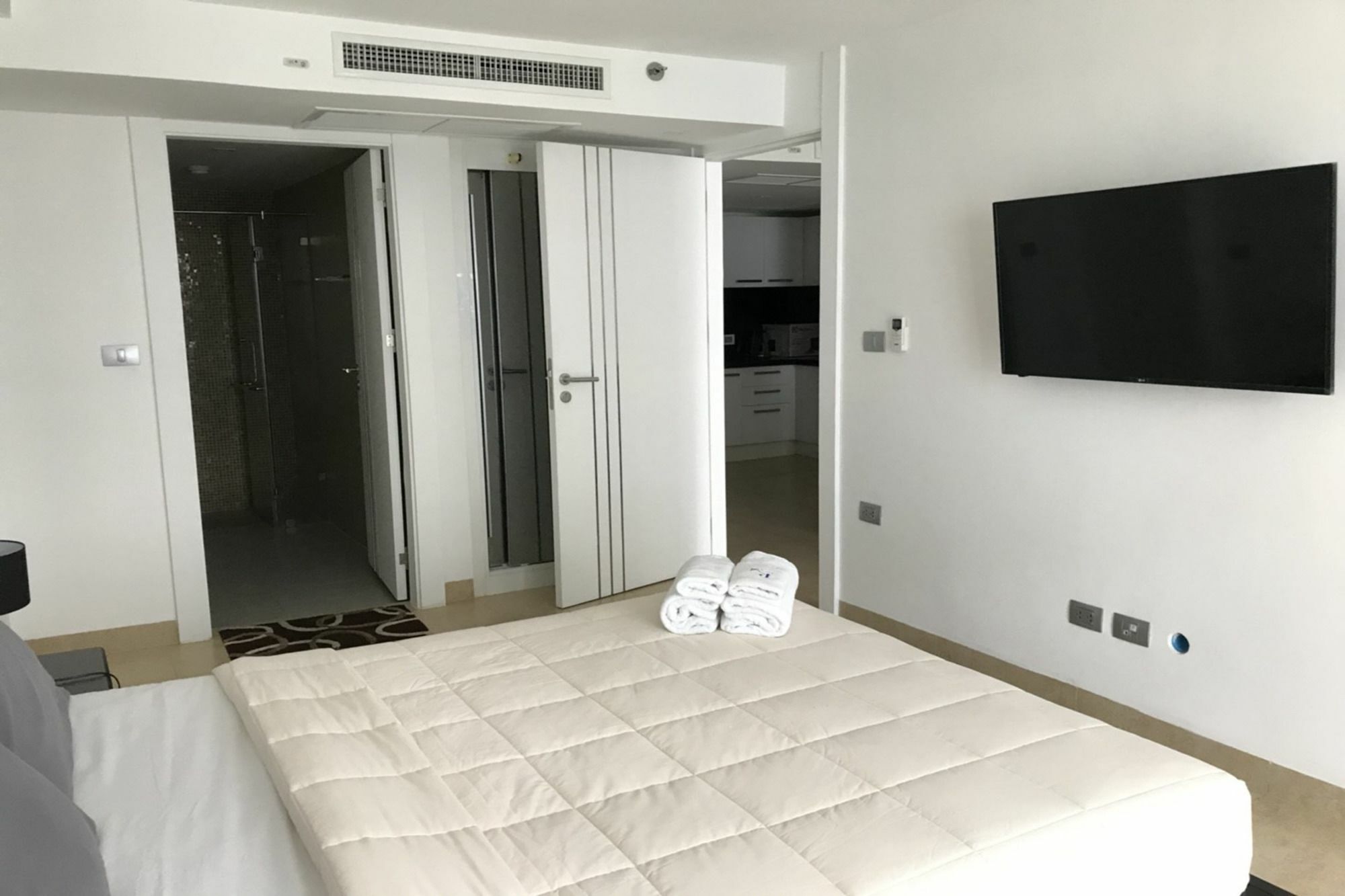 Uplus Avenue Residence Pattaya Buitenkant foto