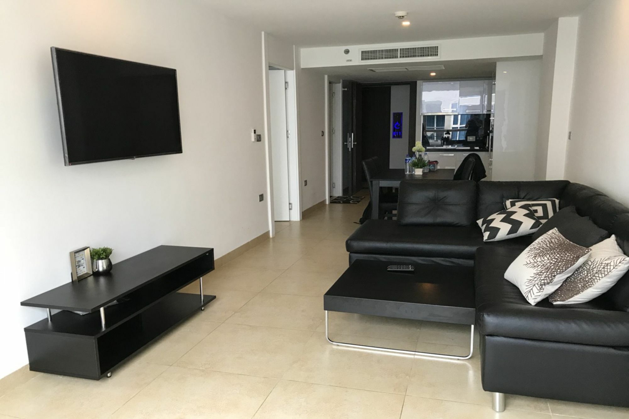 Uplus Avenue Residence Pattaya Buitenkant foto